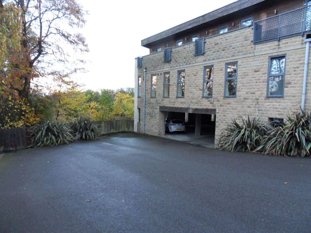 Whitegates Dewsbury 1 bedroom Flat Let Agreed in Wellfield Gardens 7A