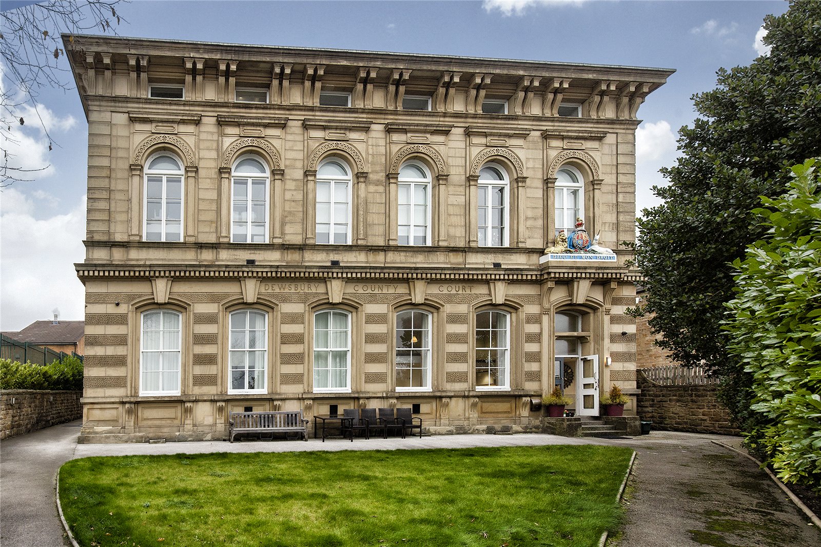 Whitegates Dewsbury 2 bedroom Flat Let Agreed in The Courthouse
