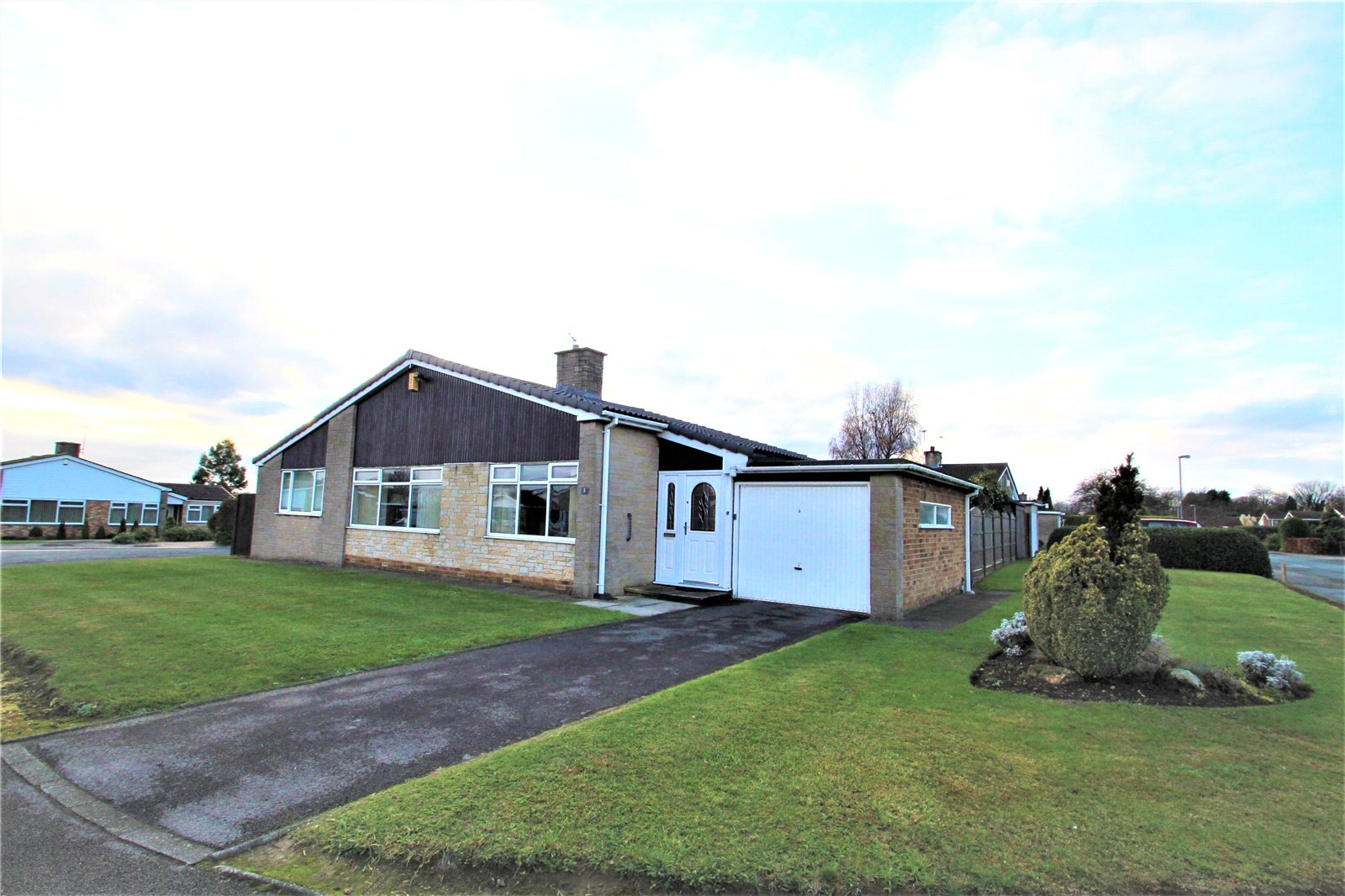 Whitegates Pontefract 3 bedroom Bungalow SSTC in Mill Hill Close