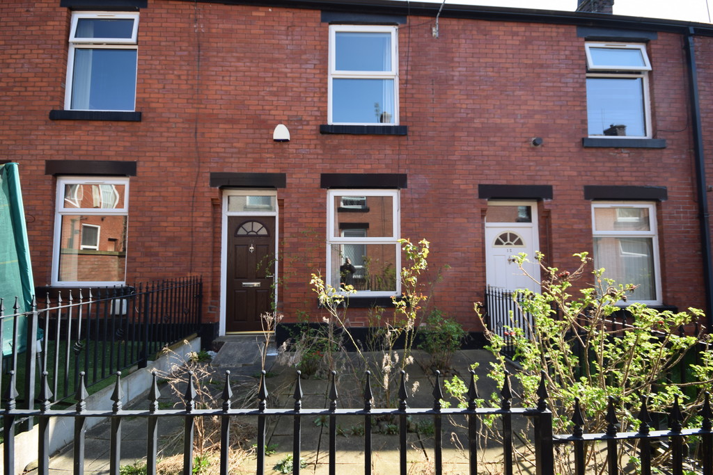 Martin & Co Rochdale 2 bedroom Terraced House Let in Dunsterville