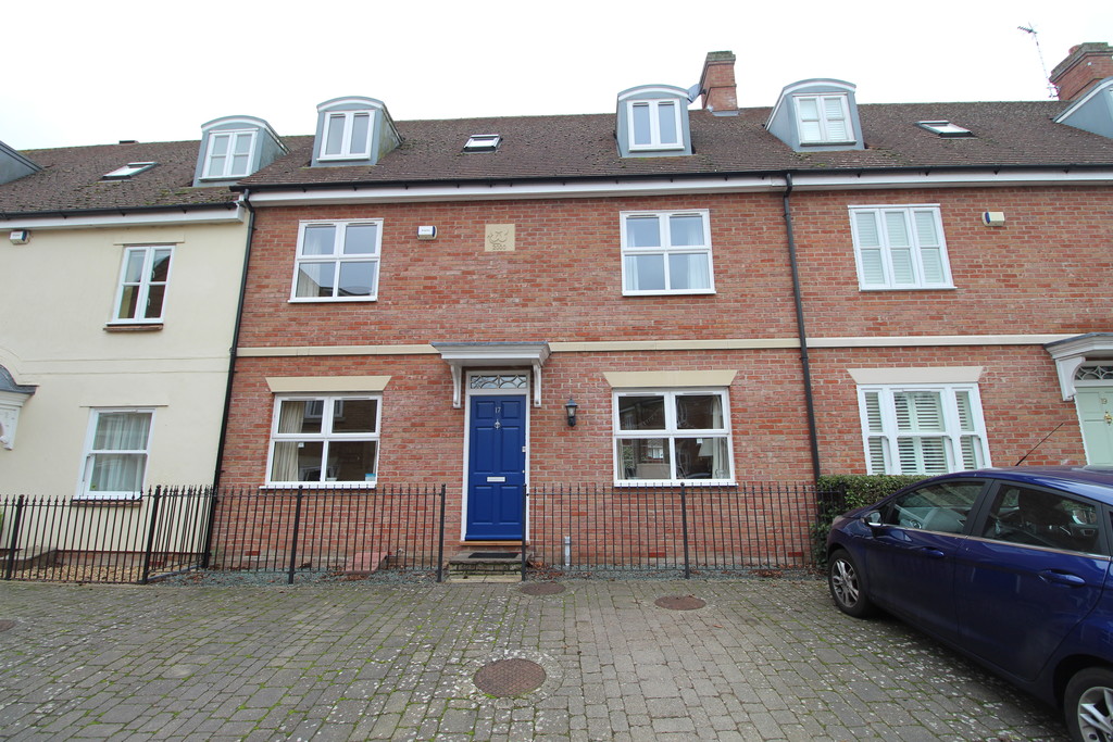 Martin Co Bury St Edmunds 4 Bedroom Terraced House Let In