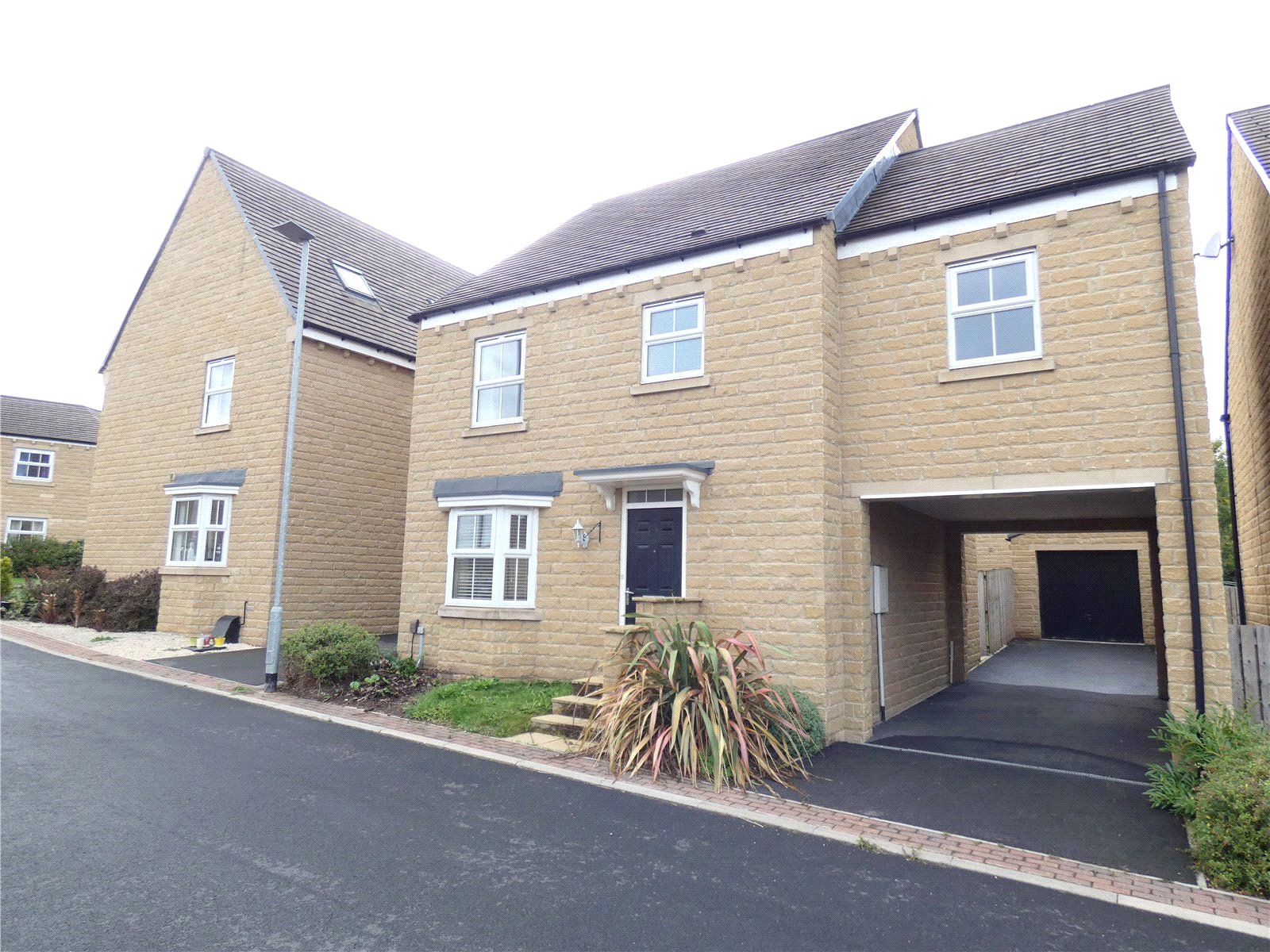 Whitegates Cleckheaton 4 bedroom House Let Agreed in Pavillion View, Scholes, Cleckheaton