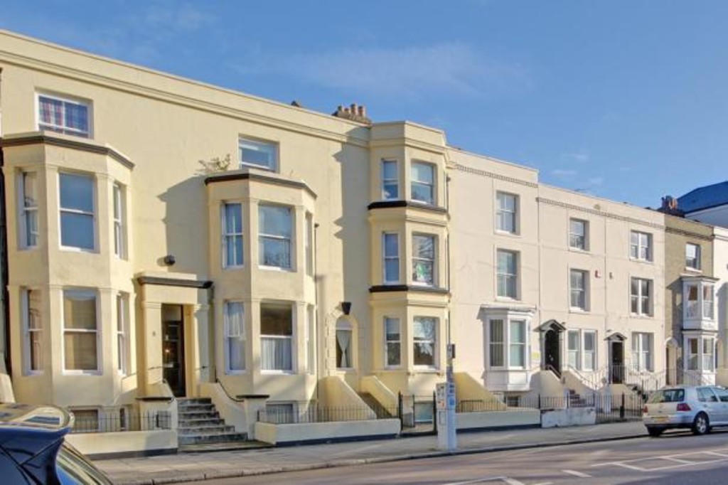 Martin & Co Portsmouth 2 bedroom Apartment Let in Landport Terrace