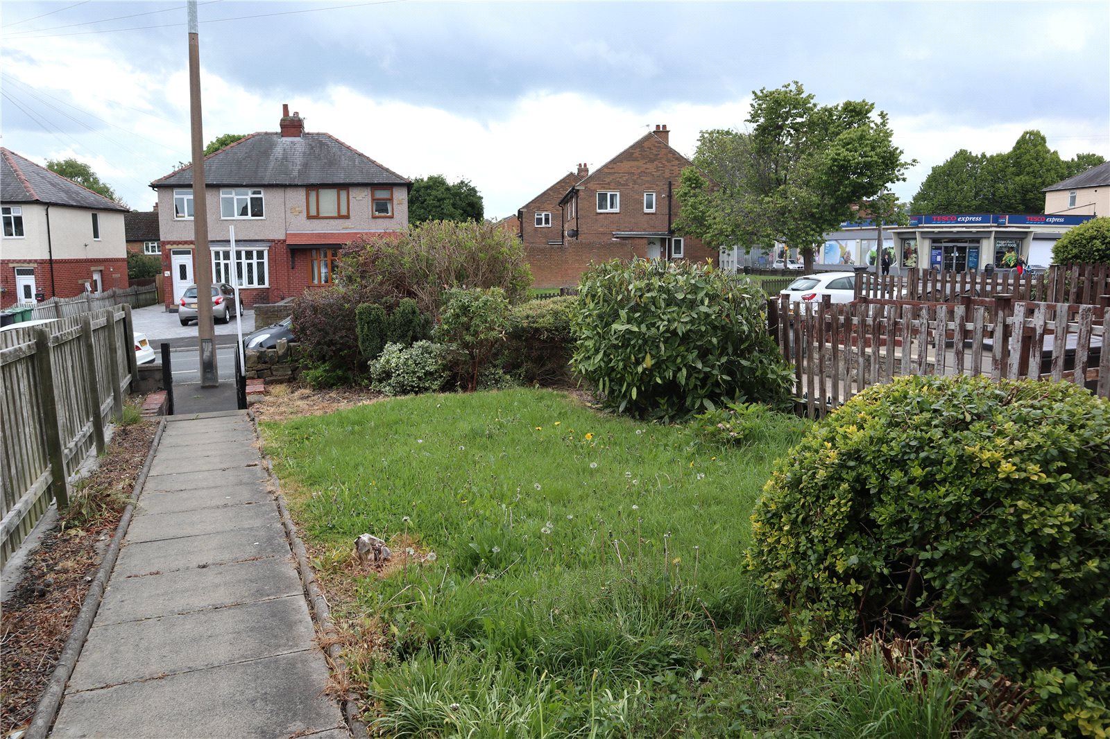 Whitegates Huddersfield 3 bedroom House SSTC in Long Lane, Dalton