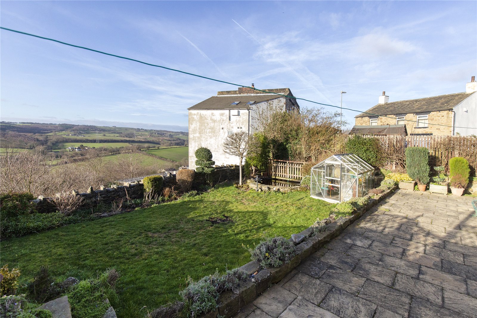 Whitegates Dewsbury 4 bedroom House SSTC in Edge Lane, Thornhill