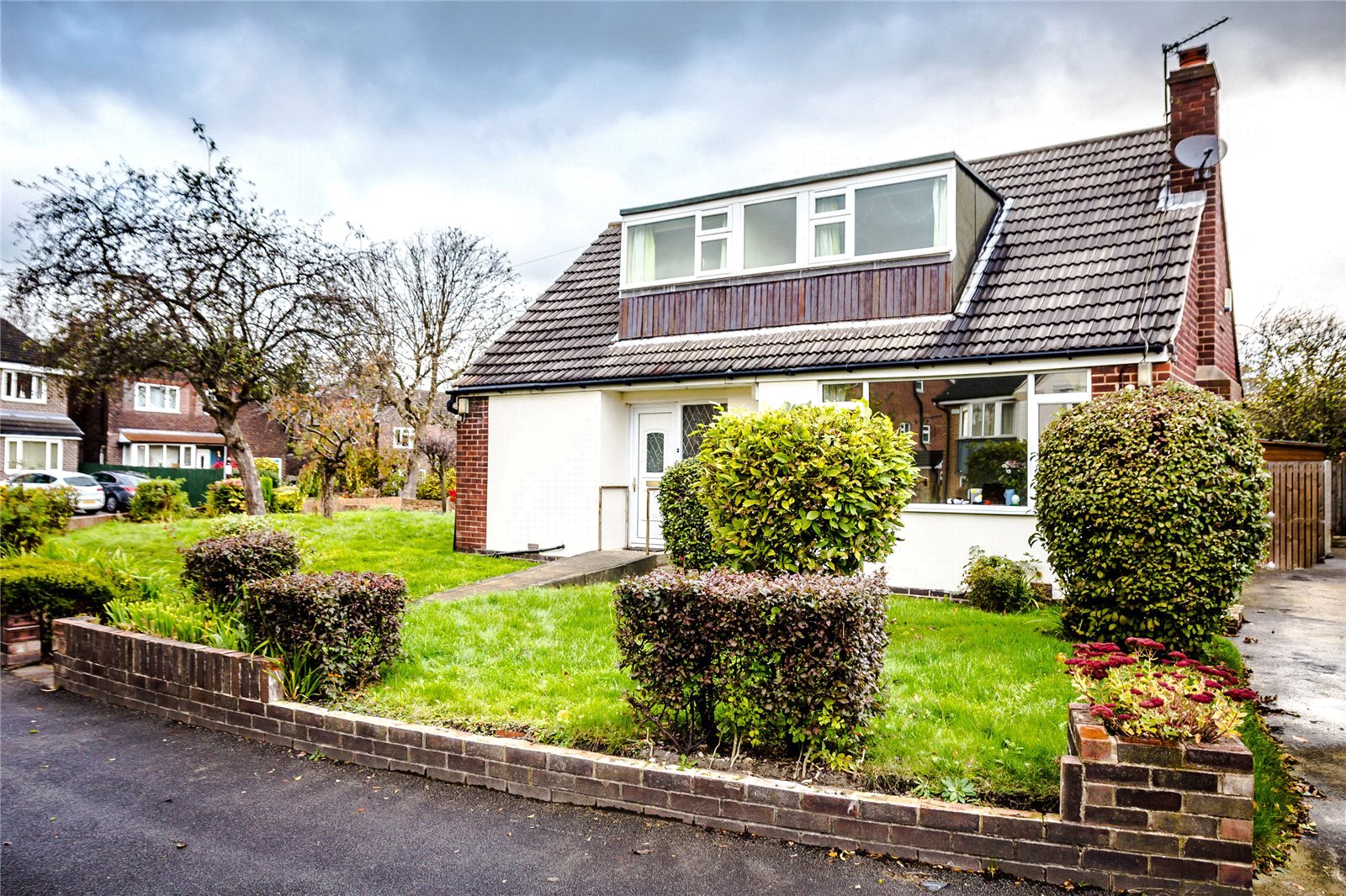 Whitegates Huddersfield 3 bedroom House Let Agreed in Springwood Hall Gardens Huddersfield West