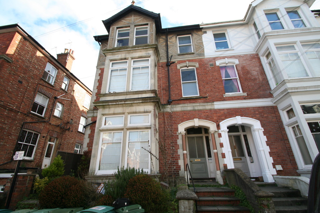 Martin Co Tunbridge Wells 2 Bedroom Apartment Let In