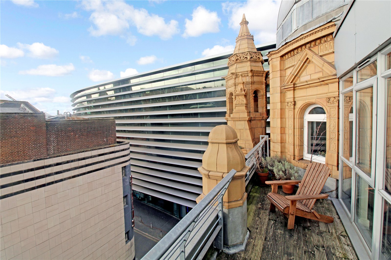 Whitegates Leicester 2 bedroom Flat SSTC in Alexandra House 47 Rutland