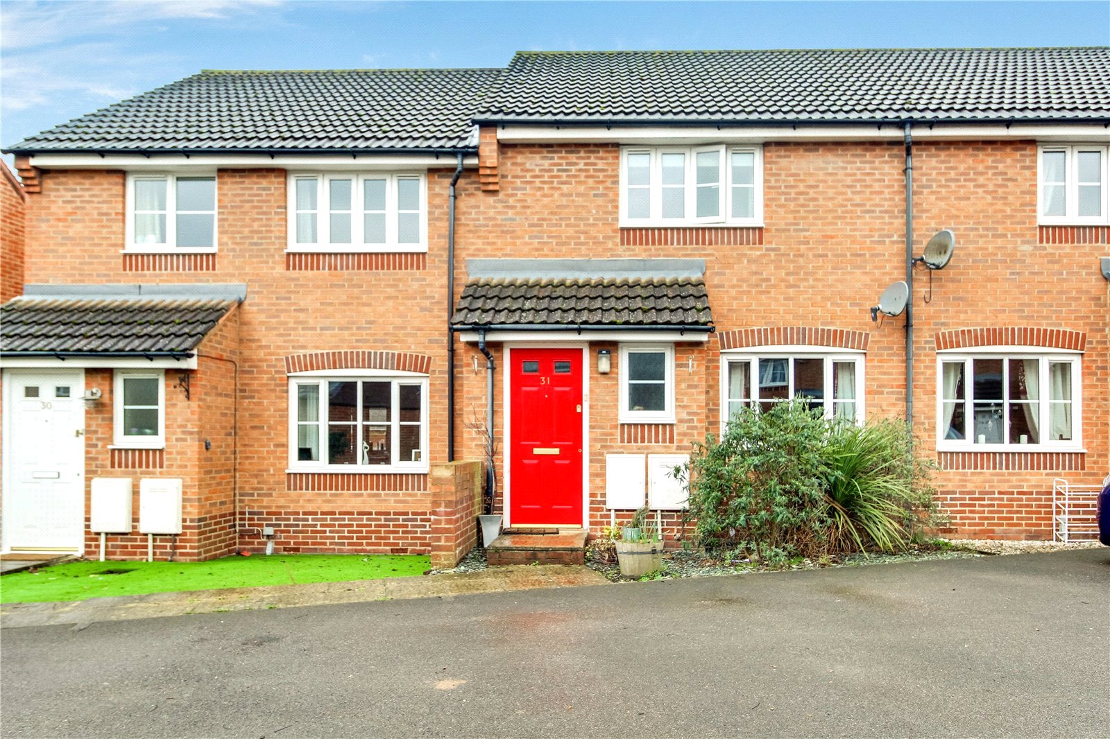 Parkers Reading 2 Bedroom House Sstc In Gloucester Avenue