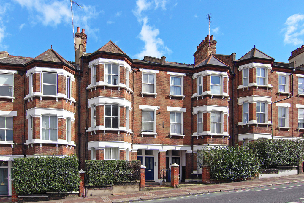 Martin & Co Chelsea 2 bedroom Flat Let in Latchmere Road, Battersea