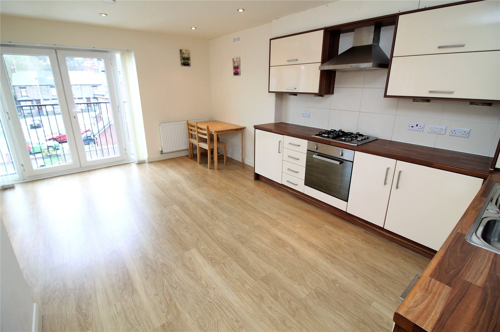 Whitegates Barnsley 2 Bedroom Flat For Sale In Oakwell Vale Barnsley