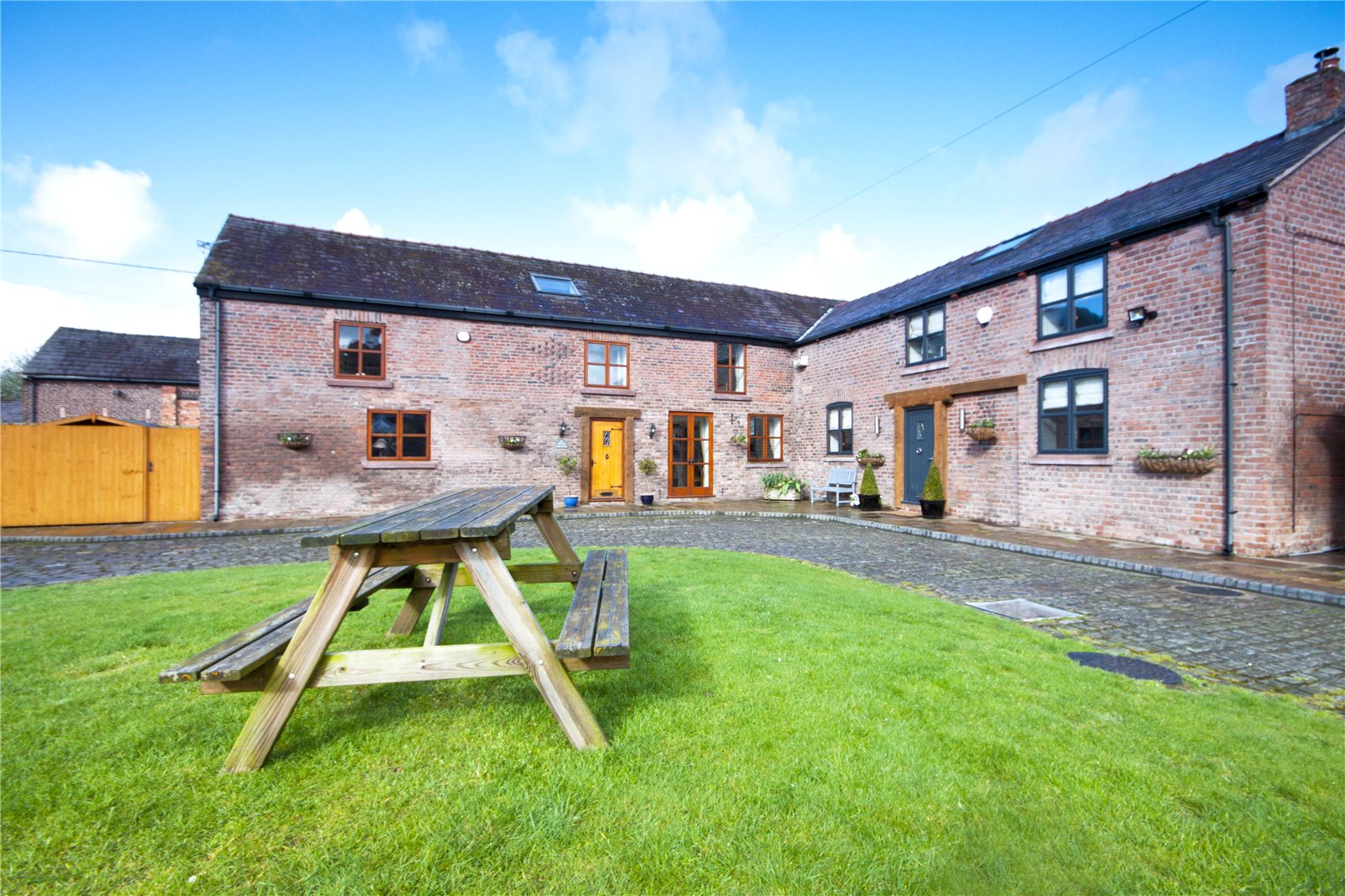 Whitegates Woolton 4 bedroom House SSTC in Hoghton Tower Court Hale Village Liverpool