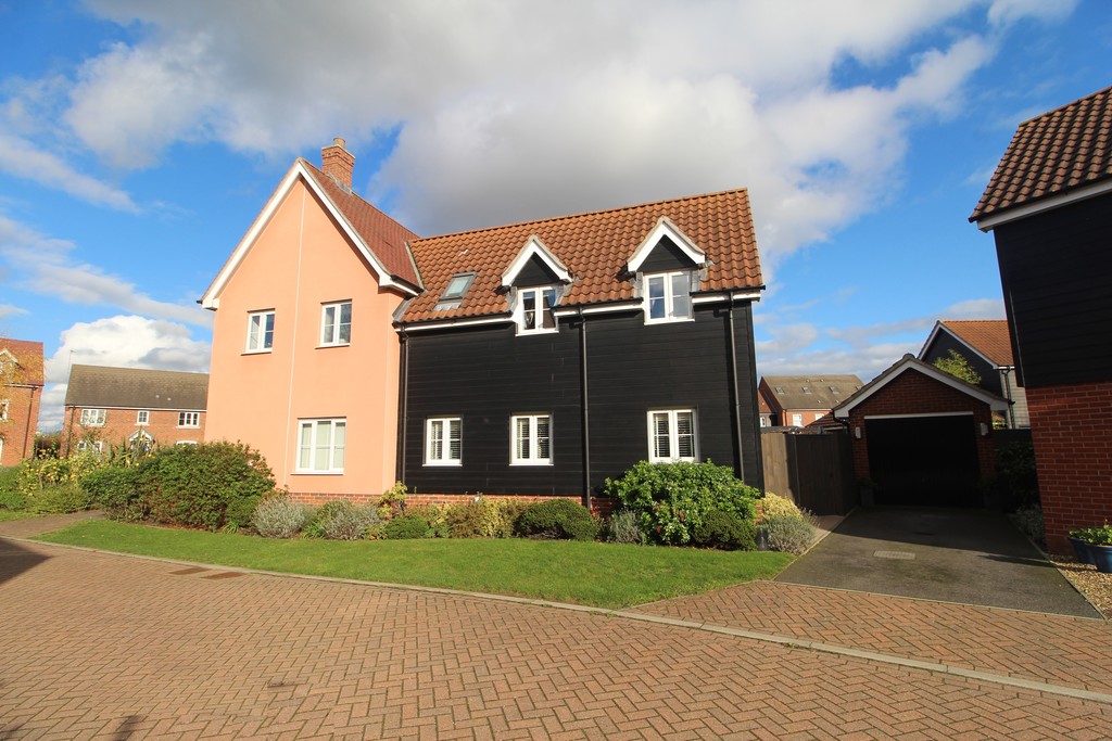 Martin & Co Bury St Edmunds 4 bedroom Detached House For Sale in Moreton Hall, Bury St Edmunds