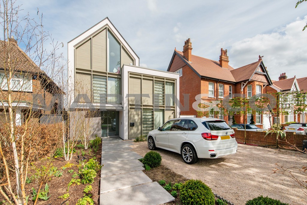 Martin & Co Wanstead 5 bedroom Detached House Let in St Marys Avenue