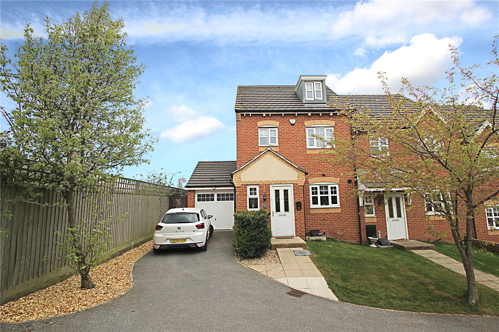 Whitegates Hemsworth 3 bedroom House SSTC in Grove Close, Hemsworth