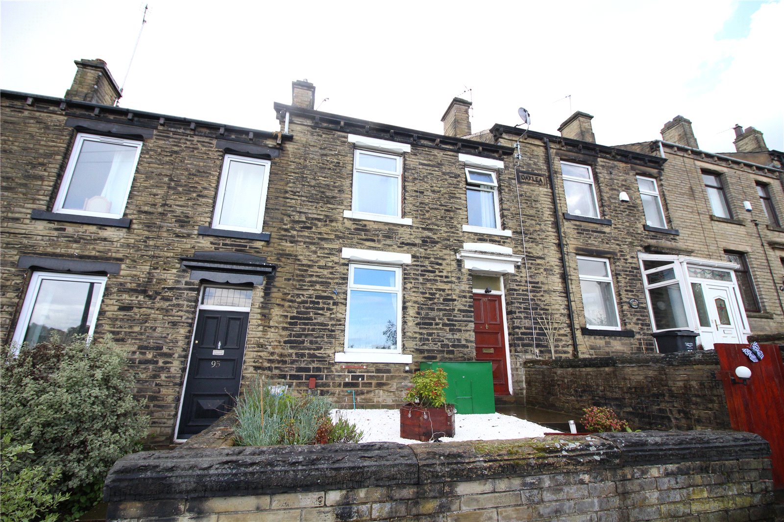 Whitegates Brighouse 2 bedroom House SSTC in Lillands Lane, Rastrick