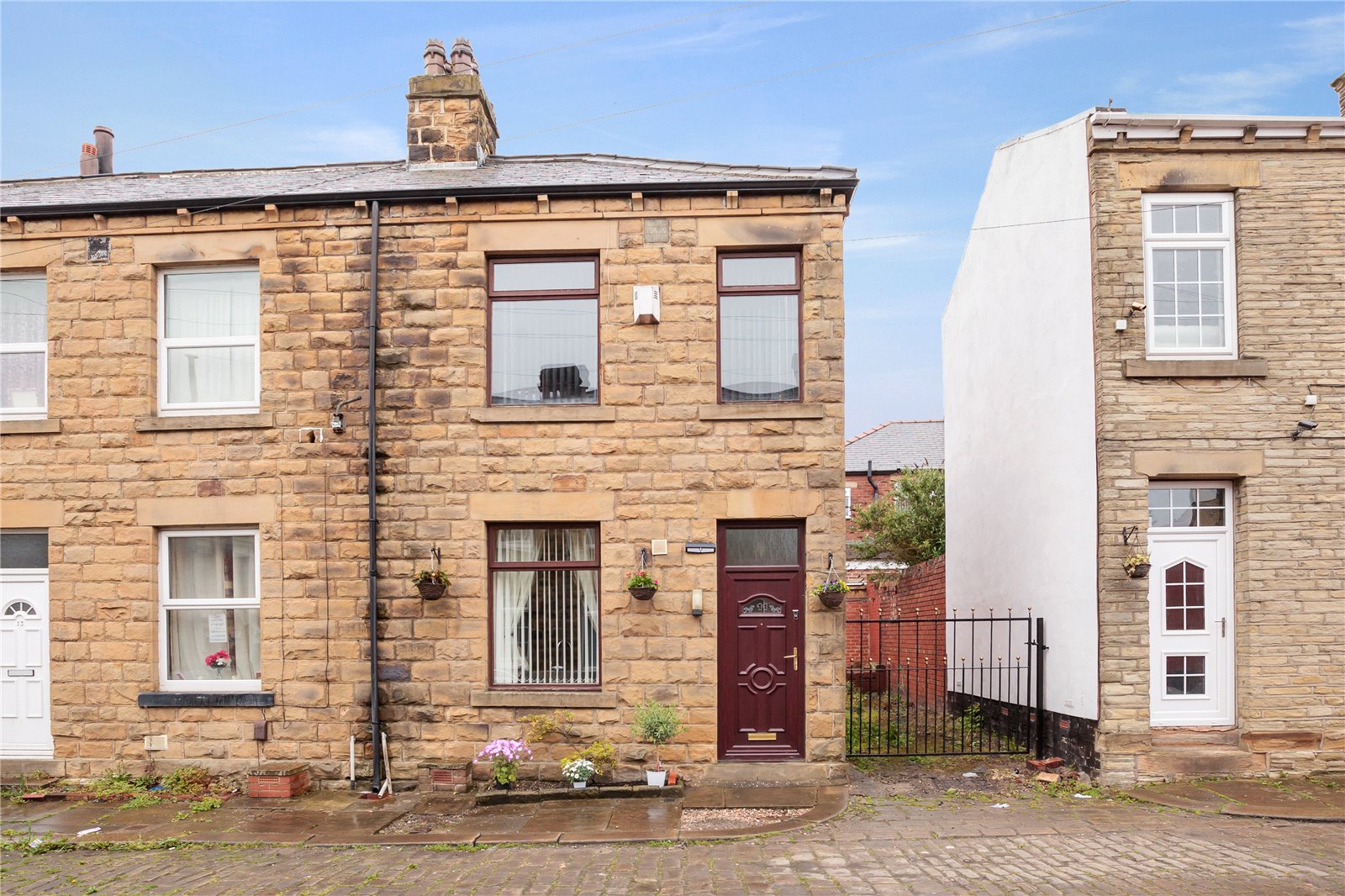 Whitegates Dewsbury 2 bedroom House SSTC in William Street, Staincliffe