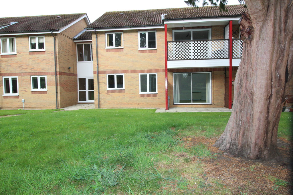 Martin & Co Beverley 2 bedroom Apartment Let in Old Manor Lawns, Beverley