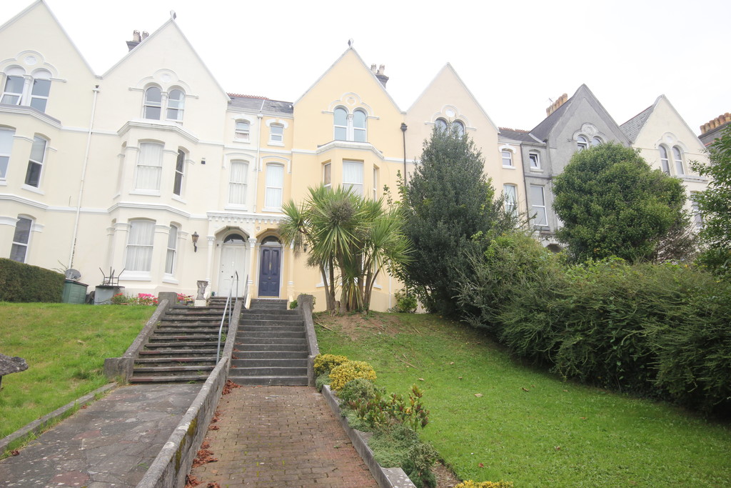 Martin & Co Plymouth 2 bedroom Flat Let in Mannamead, Plymouth, Devon