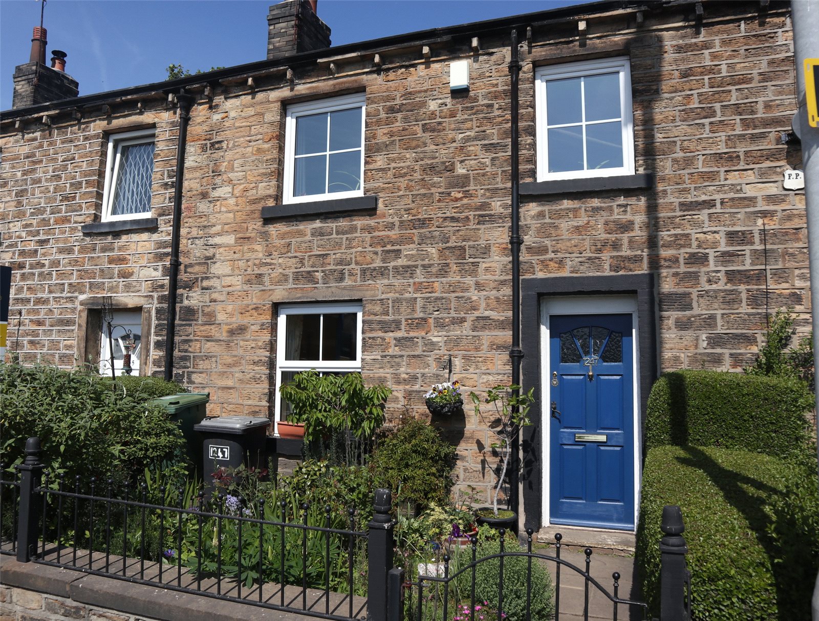 Whitegates Huddersfield 2 bedroom Cottage SSTC in Leeds Road Huddersfield
