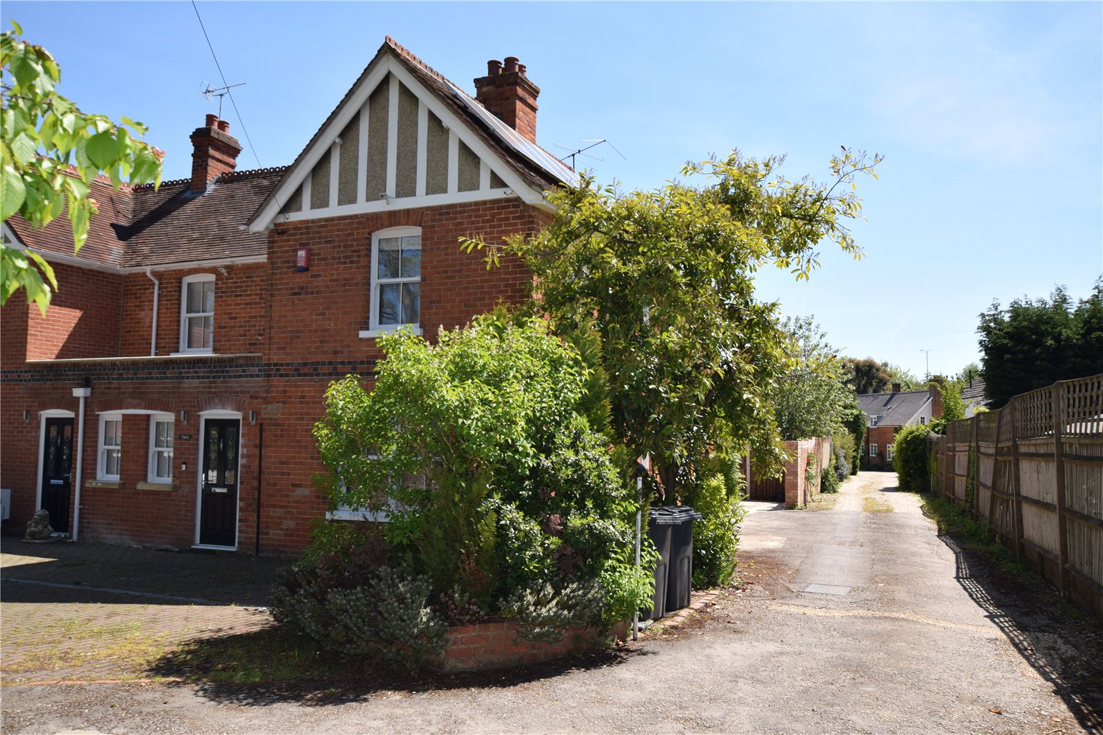 Parkers Burghfield Common 3 bedroom House For Sale in Reading Road