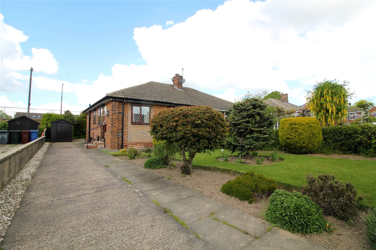 Whitegates Barnsley 2 bedroom Bungalow SSTC in Pogmoor Road Pogmoor