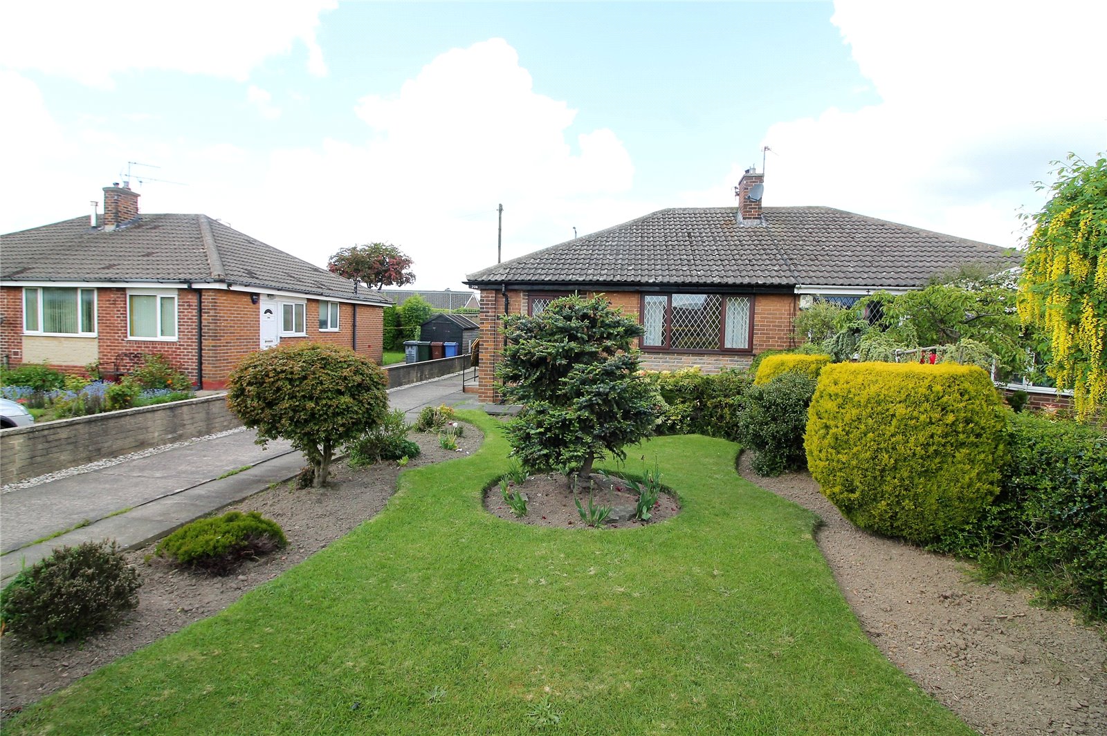 Whitegates Barnsley 2 bedroom Bungalow SSTC in Pogmoor Road Pogmoor