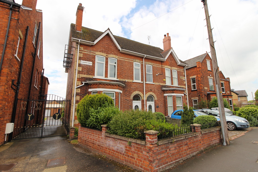 Martin & Co Gainsborough 4 bedroom SemiDetached House Let in Morton