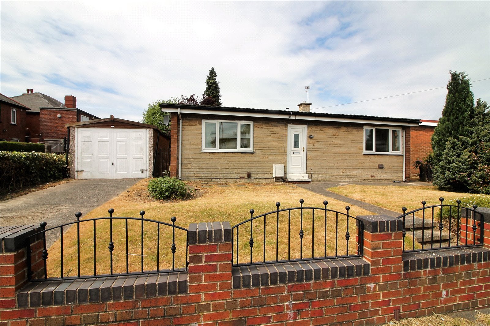 Whitegates Barnsley 2 bedroom Bungalow SSTC in Neville Avenue, Kendray