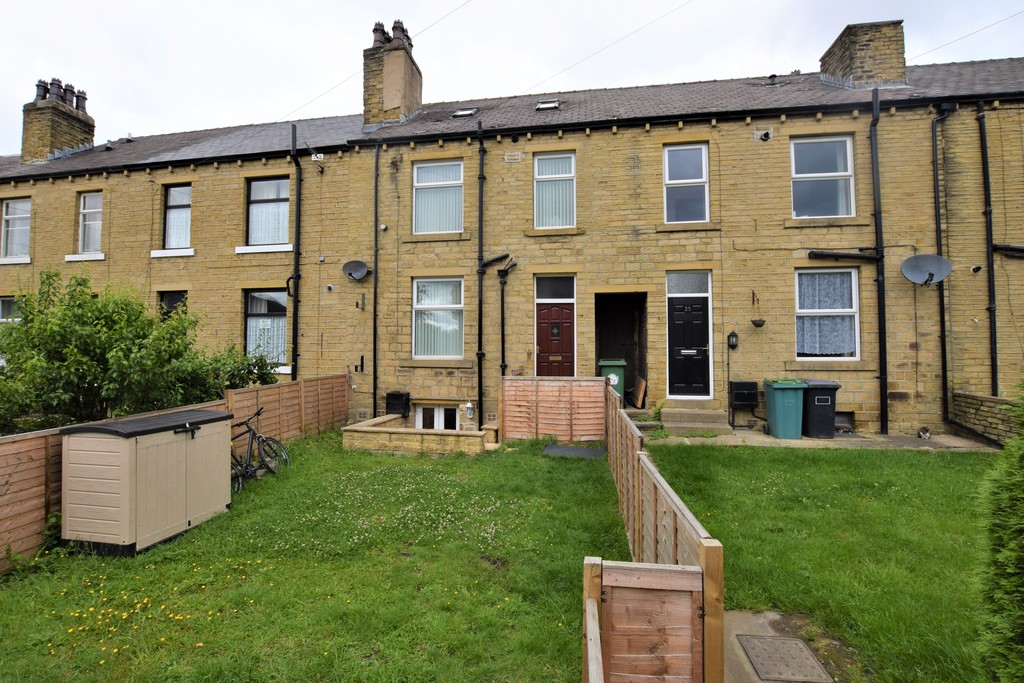 Martin & Co Huddersfield 2 bedroom Terraced House SSTC in Poplar Street