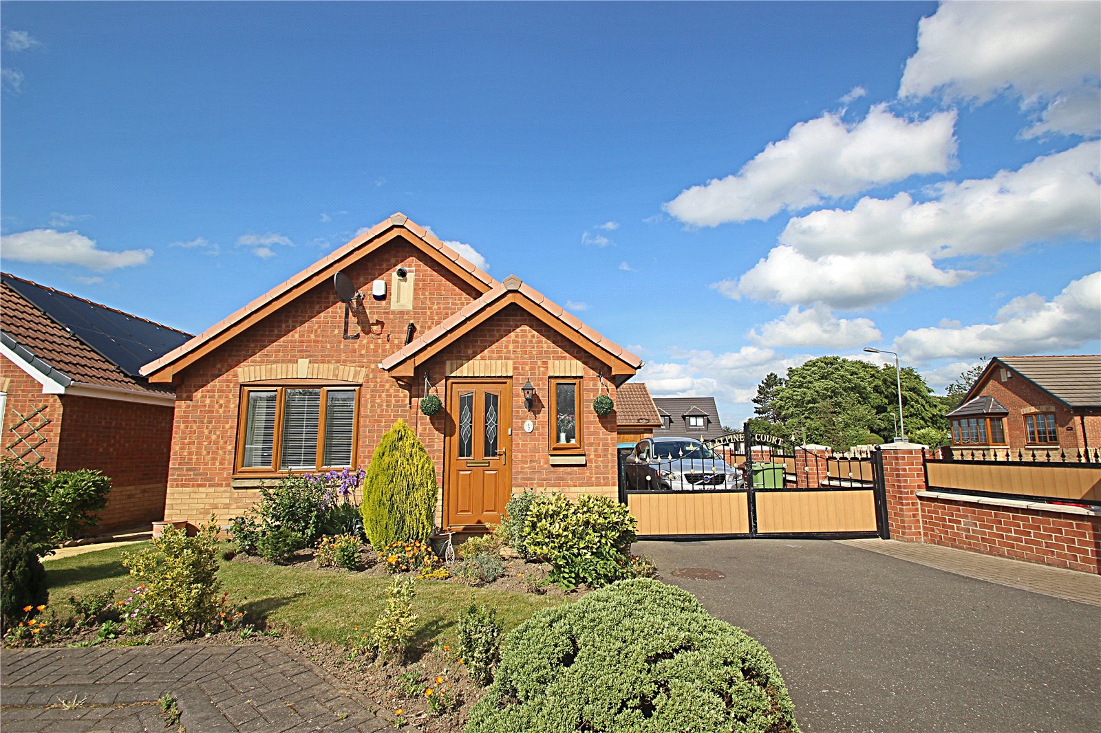 Whitegates Hemsworth 3 bedroom Bungalow SSTC in Alpine Court, Hemsworth