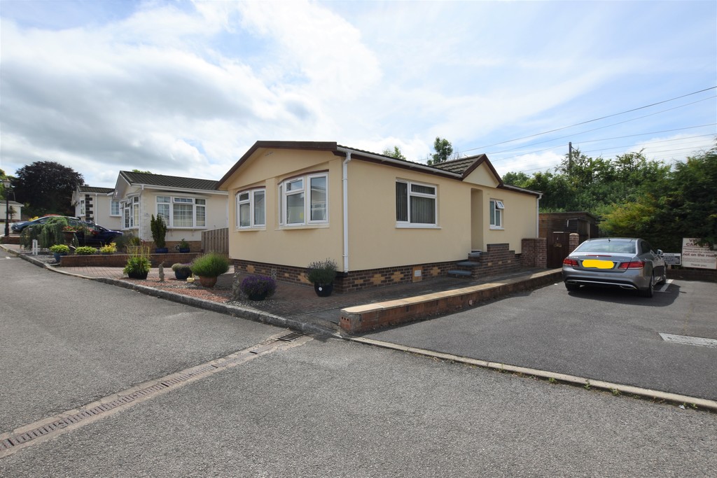 Martin & Co Worksop 2 bedroom Detached House SSTC in Eastfield Park