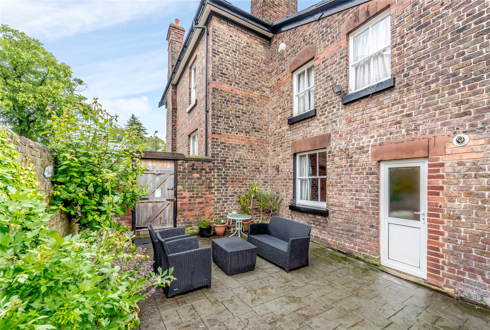 Whitegates Woolton 4 bedroom House SSTC in Halewood Road, Gateacre