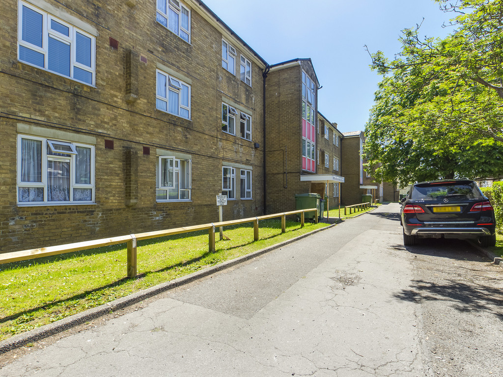 Martin & Co Folkestone 2 bedroom Ground Floor Flat Let in ...