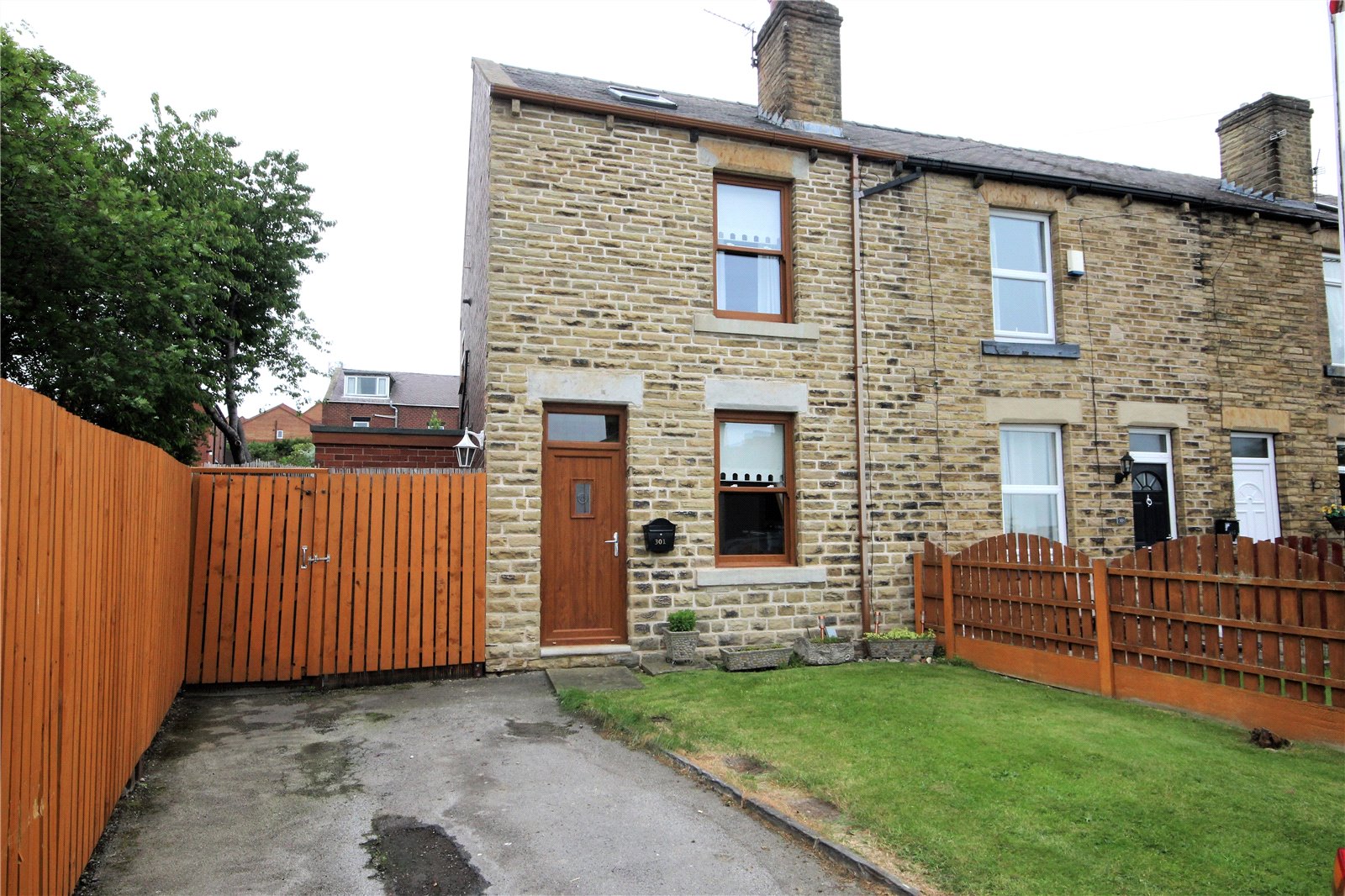 Whitegates Barnsley 3 bedroom House SSTC in Darton Lane, Mapplewell