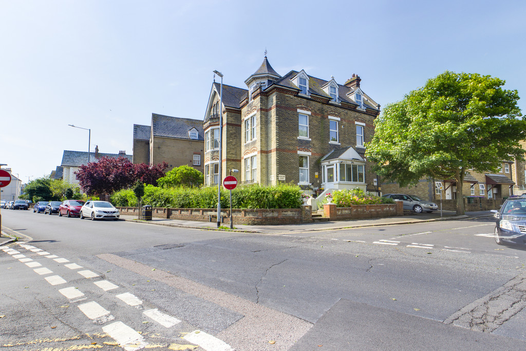 Martin & Co Folkestone 1 bedroom Apartment Let Agreed in Highcliffe