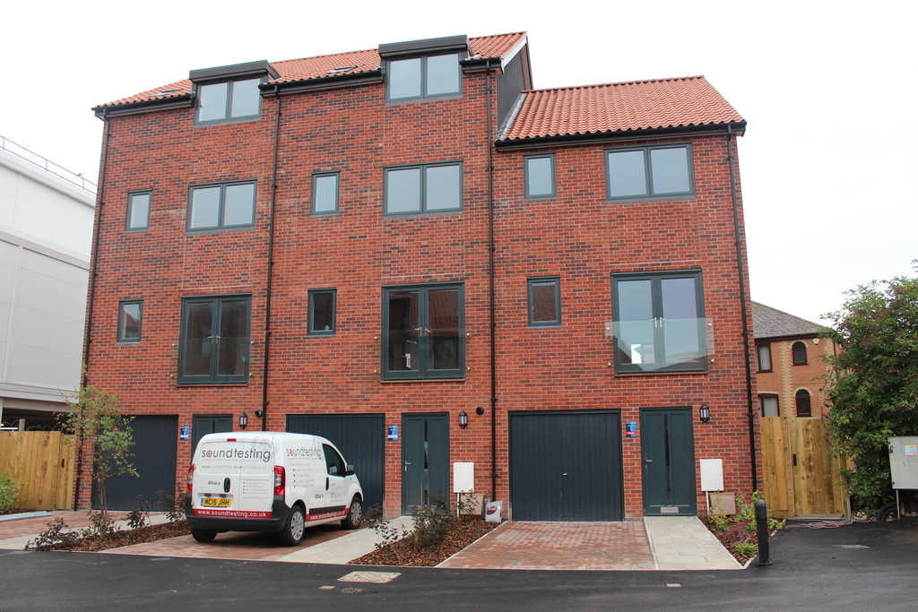 Whitegates Newark 3 bedroom Town House Let in Pelham Street , Newark