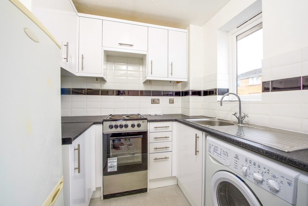 Martin & Co Aldershot 1 bedroom Apartment Let in Ascot Court, Aldershot