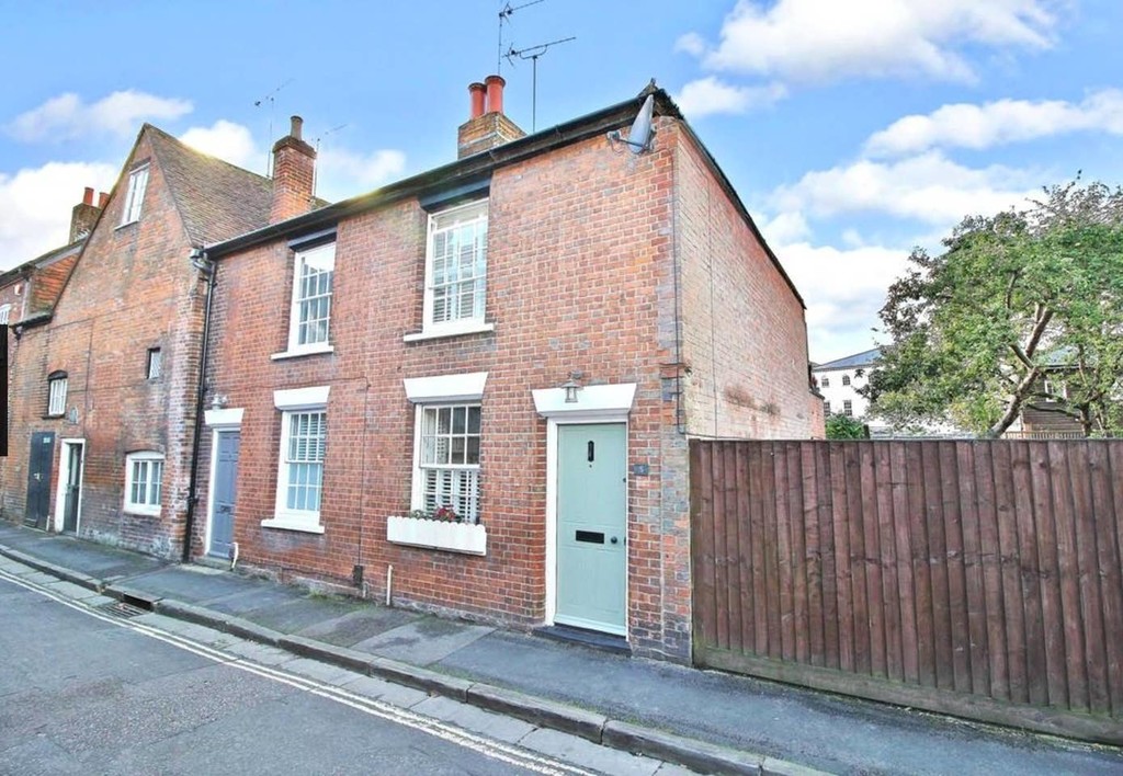 Martin & Co Winchester 2 bedroom SemiDetached House Let Agreed in