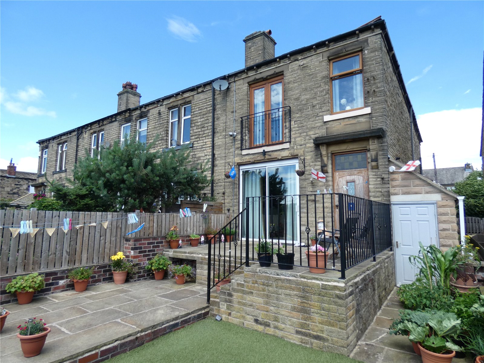Whitegates Cleckheaton 3 bedroom House SSTC in Halifax Road, Liversedge