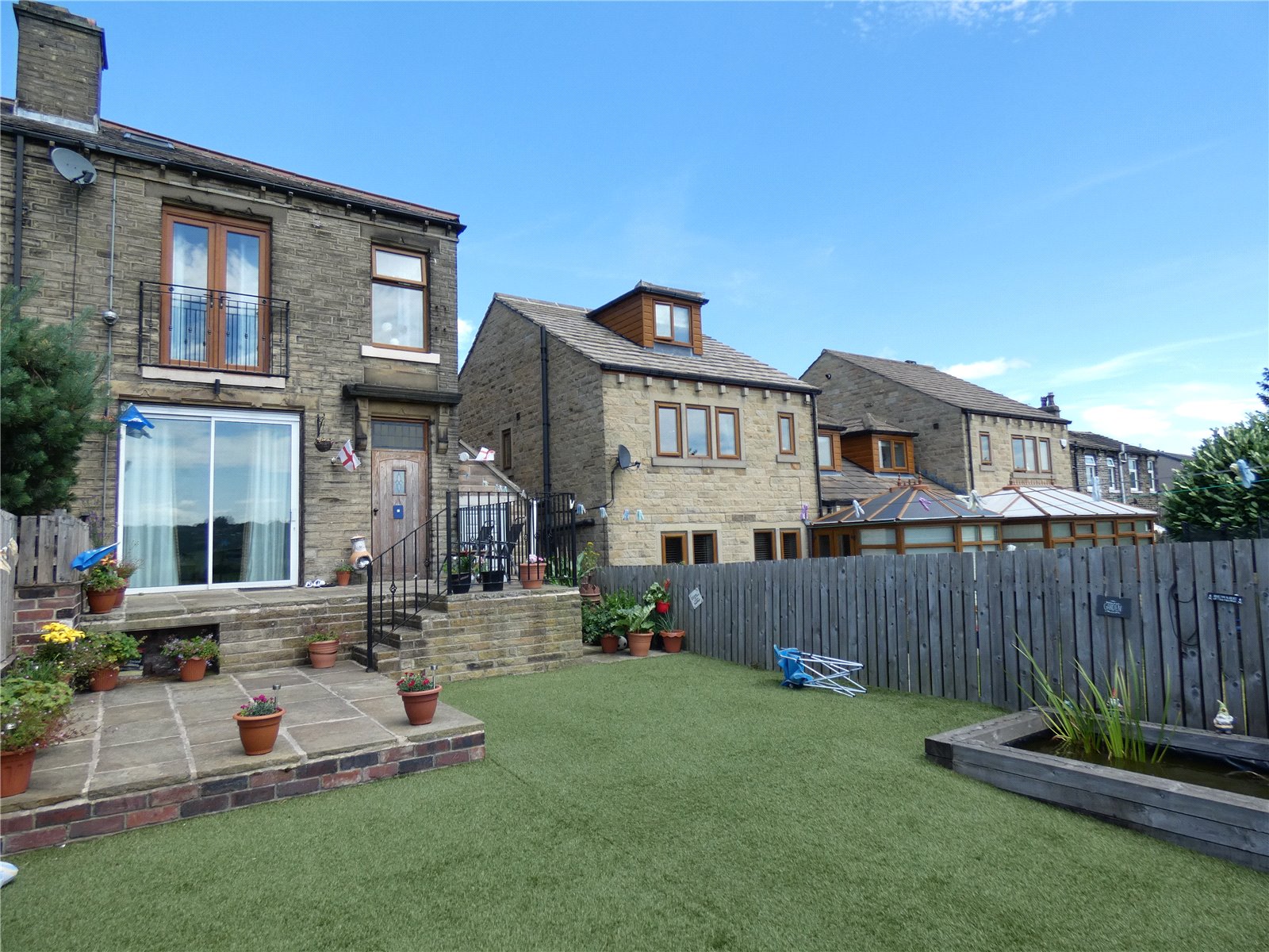 Whitegates Cleckheaton 3 bedroom House SSTC in Halifax Road, Liversedge