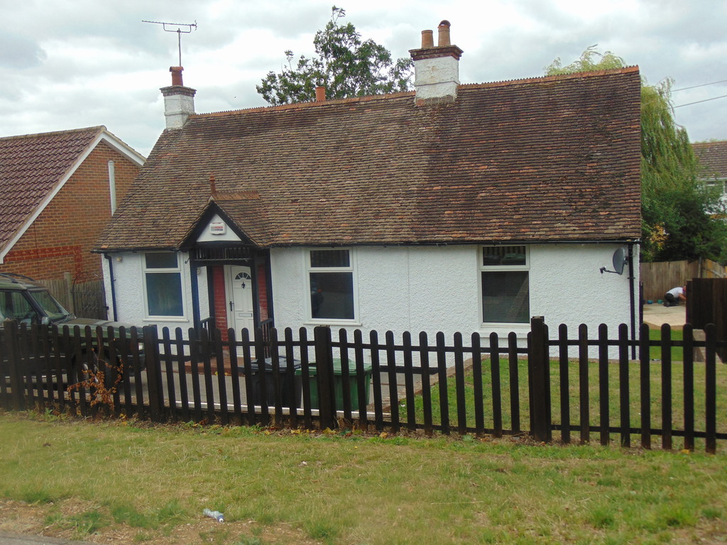 Martin & Co Ashford 2 bedroom Detached Bungalow Let in Orchard Cottage, Faversham Road, Ashford