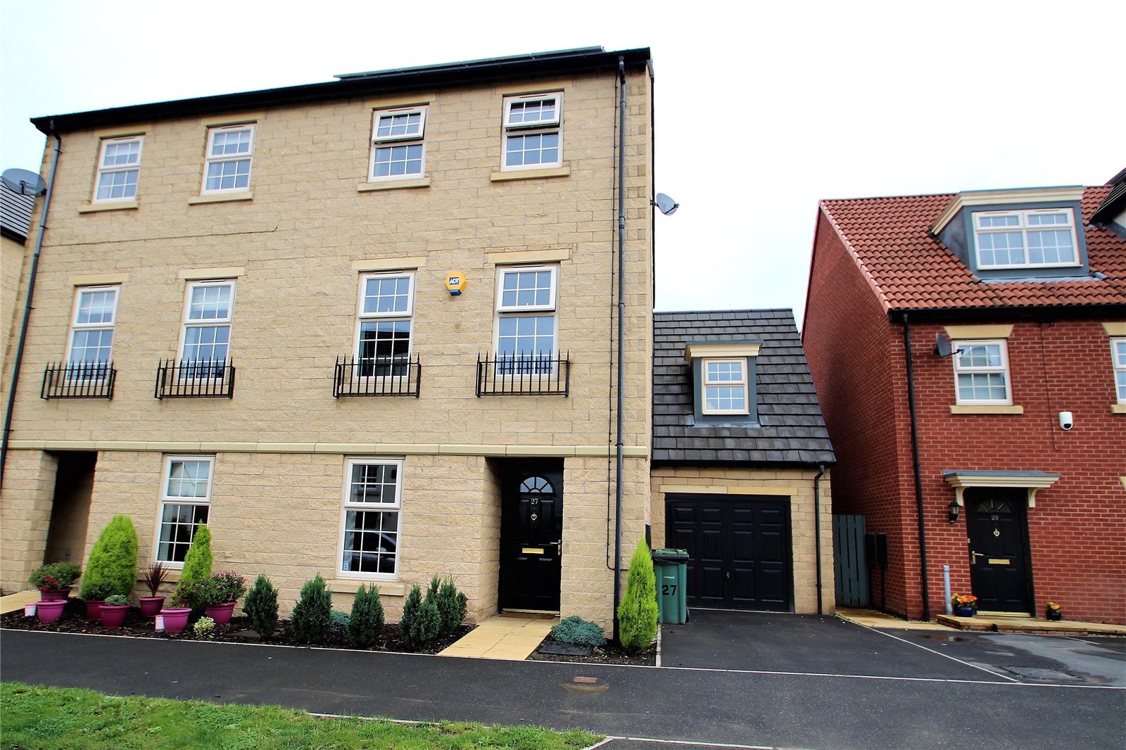 Whitegates Pontefract 4 bedroom House SSTC in Turnberry Avenue, Ackworth, Pontefract