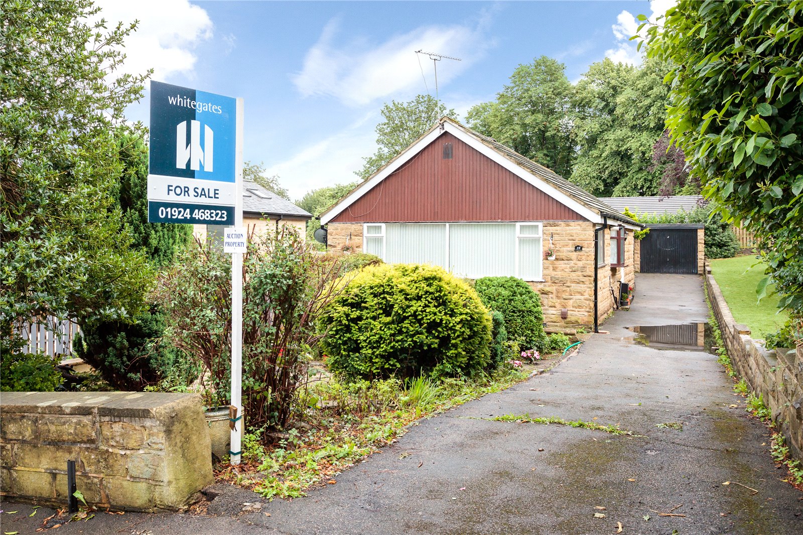 Whitegates Dewsbury 3 bedroom Bungalow SSTC in Oxford Road, Dewsbury