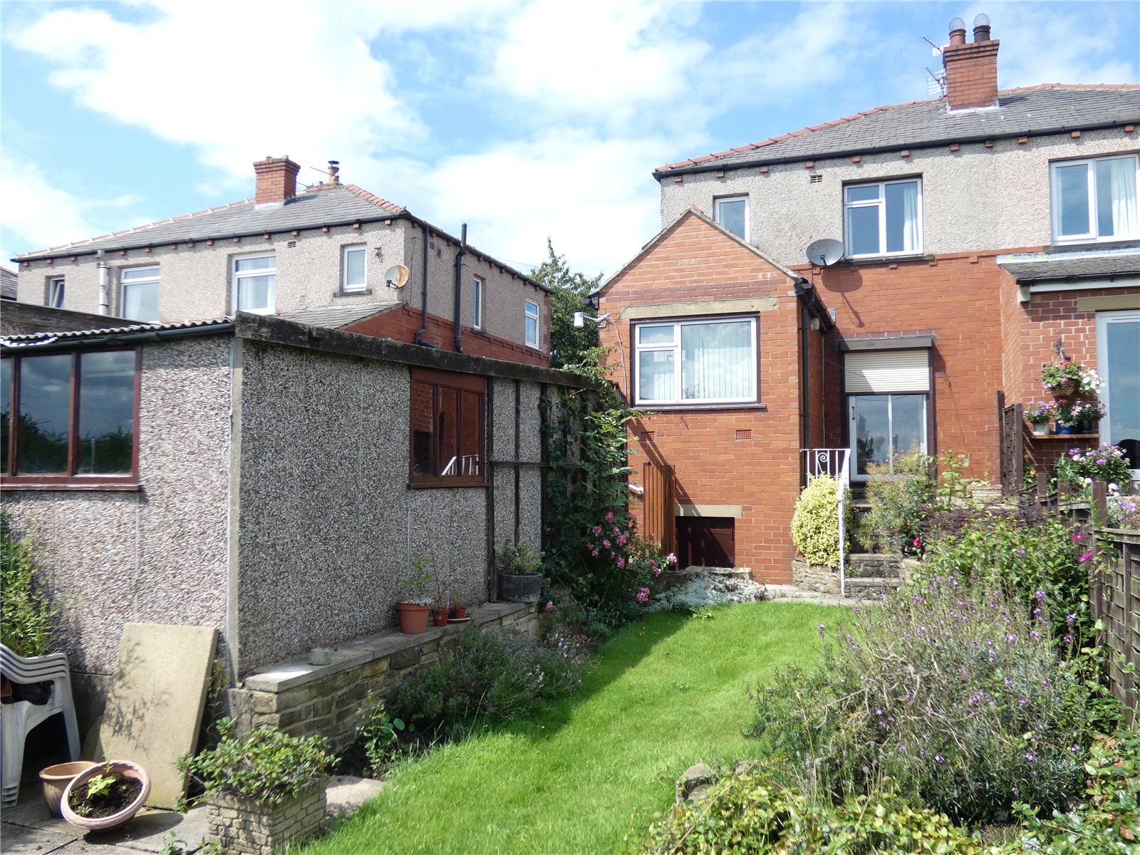 Whitegates Cleckheaton 2 bedroom House SSTC in Highmoor Lane, Cleckheaton