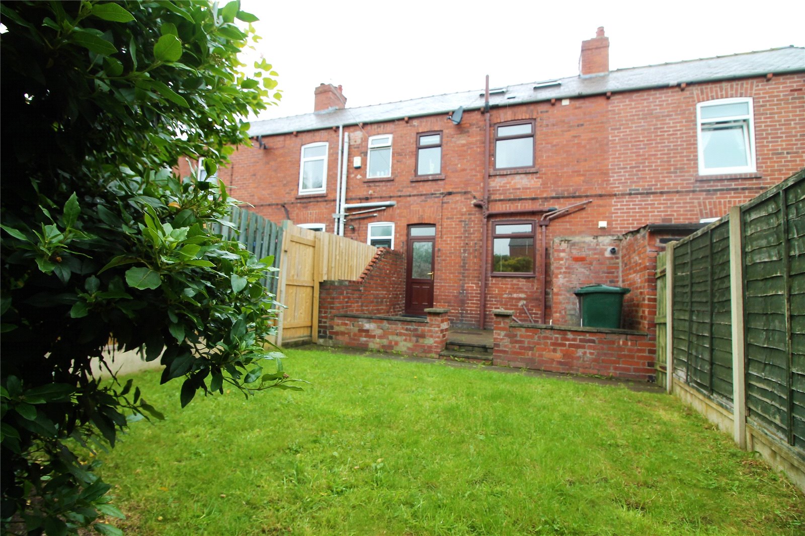 Whitegates Barnsley 3 bedroom House SSTC in Hedge Lane, Darton