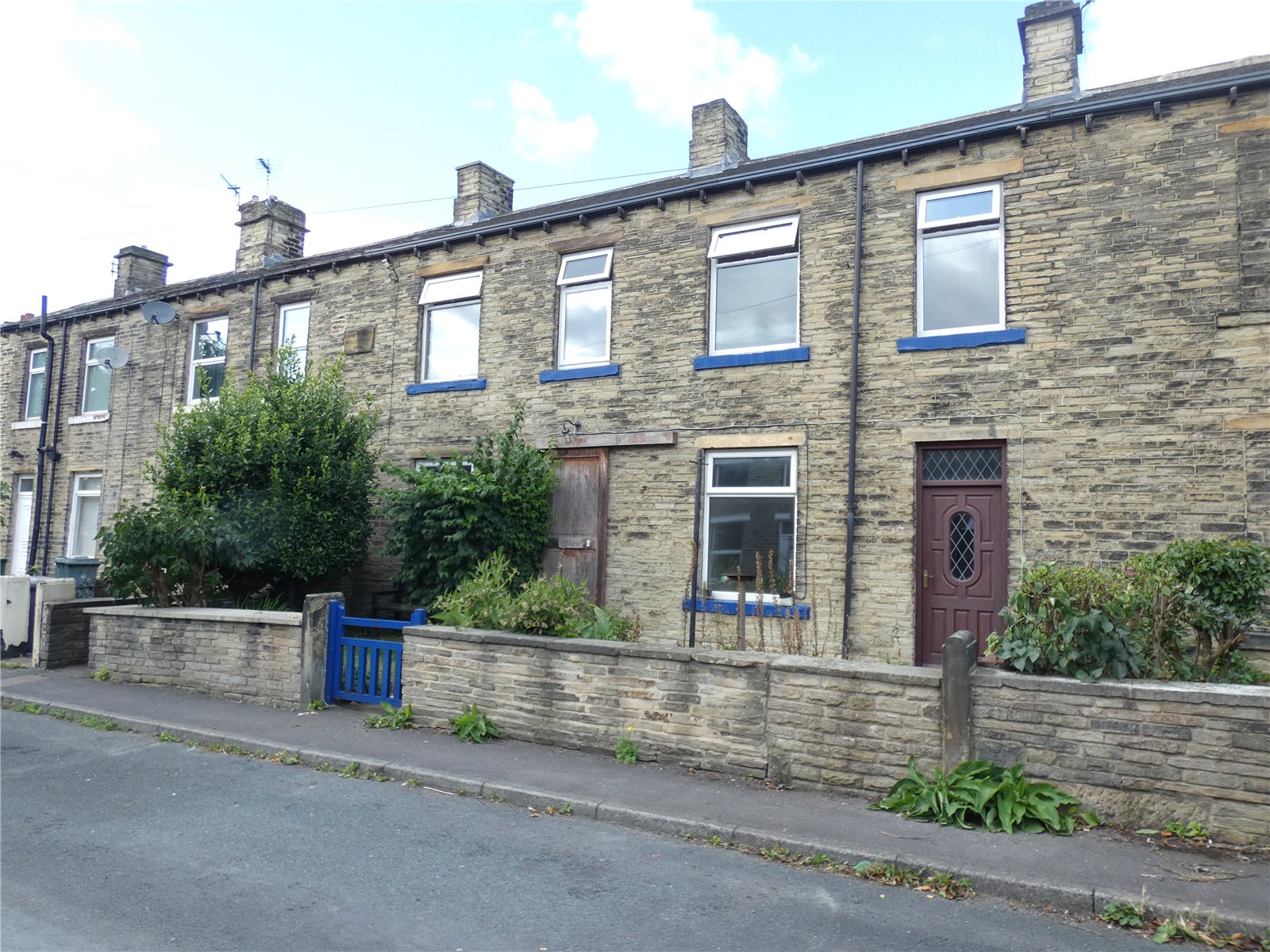 Whitegates Cleckheaton 3 bedroom House SSTC in Oddfellows Street, Scholes, Cleckheaton