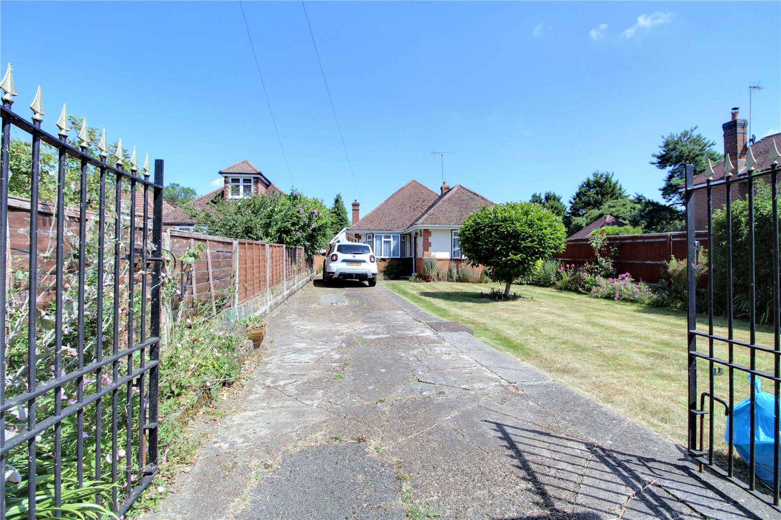Parkers Woodley 3 bedroom Bungalow For Sale in Reading Road, Woodley