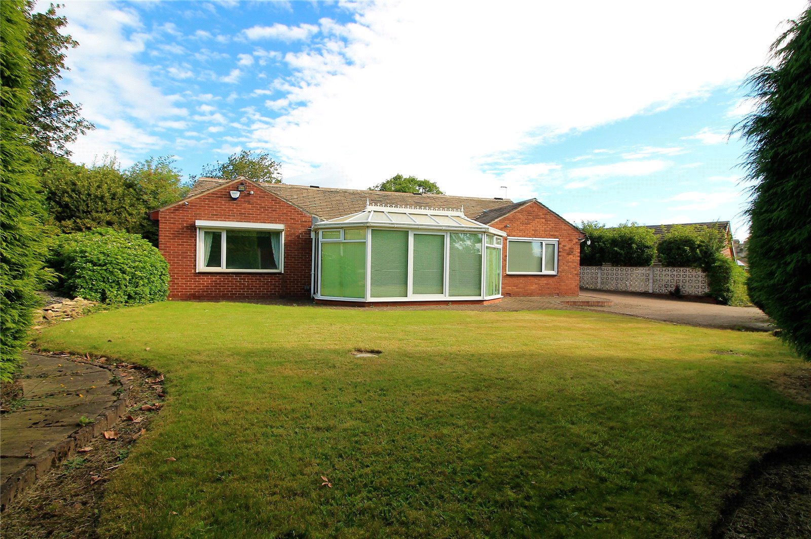 Whitegates Barnsley 3 bedroom Bungalow SSTC in Carrs Lane, Cudworth