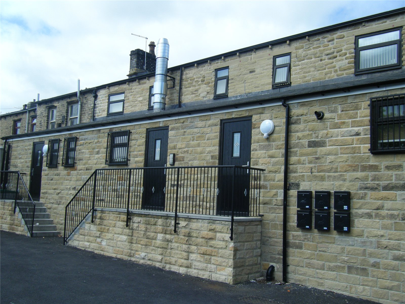 Bradford Road, Fartown, Huddersfield Whitegates